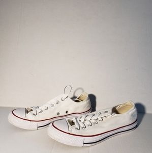 Woman Size 8 White Converse